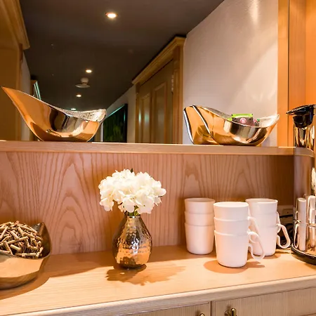 Wohlfuehlhotel Berg Heil Hotell Holzgau