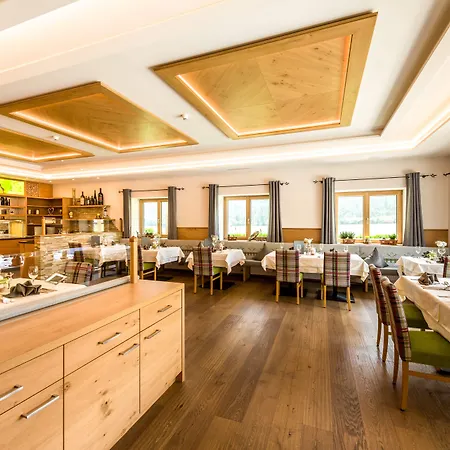 Wohlfuehlhotel Berg Heil Hotell Holzgau