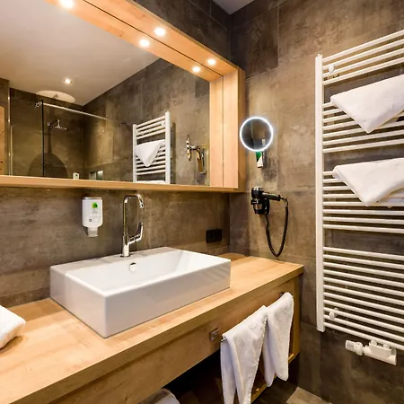 Wohlfuehlhotel Berg Heil Hotell Holzgau