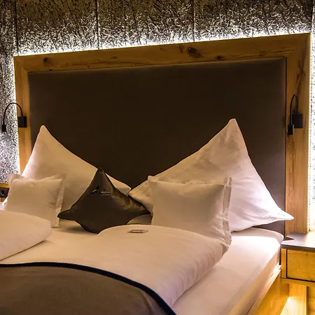 Wohlfuehlhotel Berg Heil Hotell Holzgau