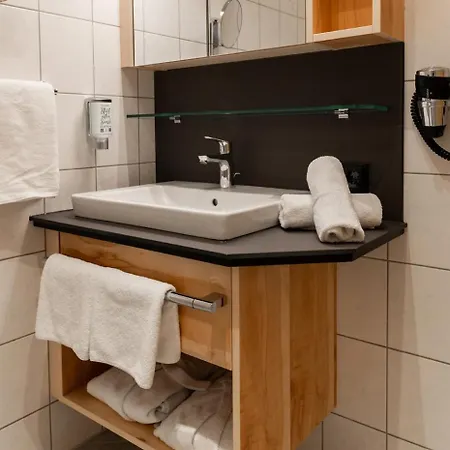 Wohlfuehlhotel Berg Heil 4*