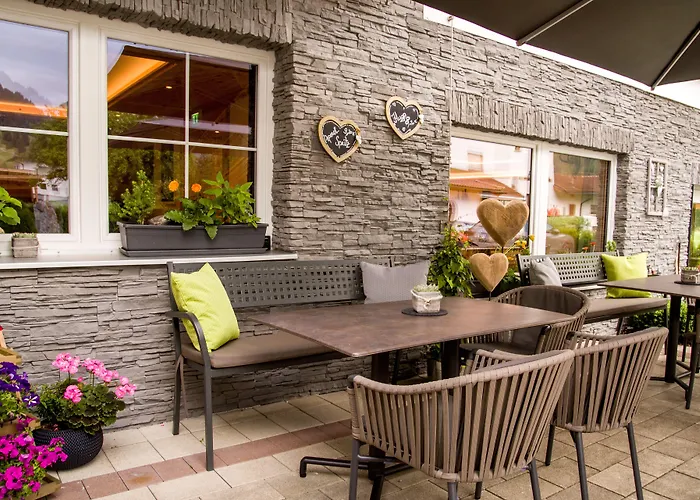 Отель Wohlfuehlhotel Berg Heil Хольцгау