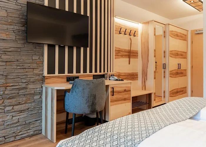 Отель Wohlfuehlhotel Berg Heil Хольцгау