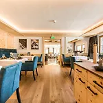Wohlfuehlhotel Berg Heil فندق