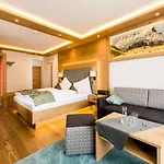Hotel Wohlfuehlhotel Berg Heil 4*