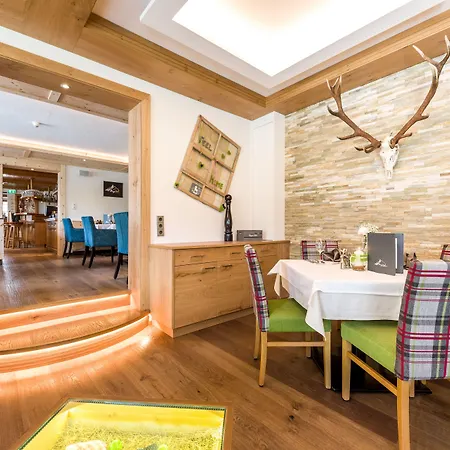 Otel Wohlfuehlhotel Berg Heil 4*